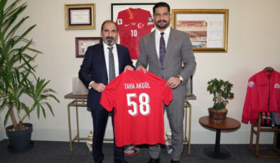 Taha Akgül’den TFF’ye Ziyaret: Mecnun Otyakmaz’a Milli Takım Forması Jesti ve İstanbul’da Silah Operasyonu