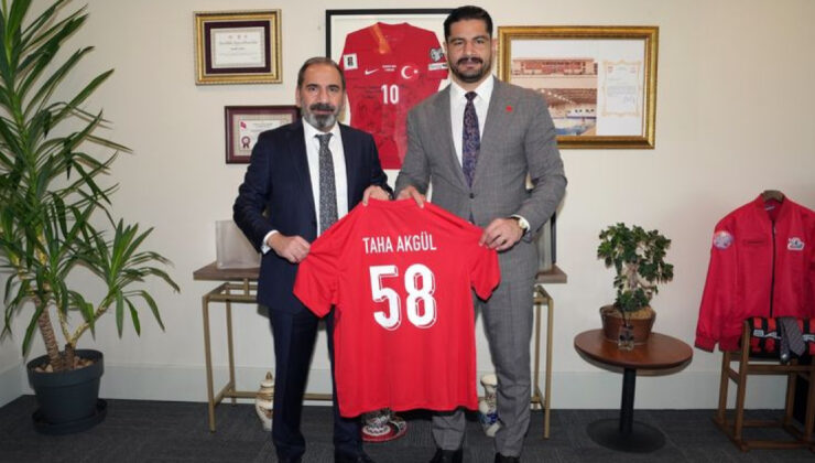 Taha Akgül’den TFF’ye Ziyaret: Mecnun Otyakmaz’a Milli Takım Forması Jesti ve İstanbul’da Silah Operasyonu
