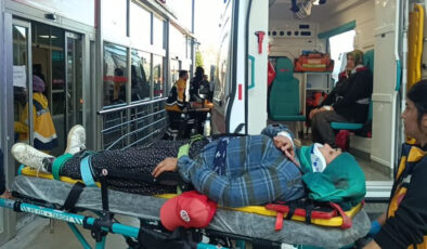 Adana Kozan’da Tarım İşçilerini Taşıyan Minibüs Devrildi: 15 Yaralı