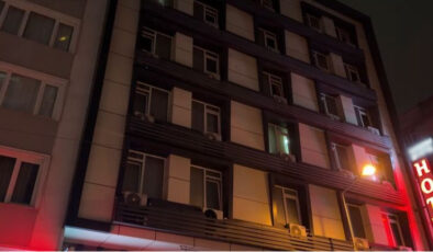 Bahçelievler’de Otel Odasında Korkunç Cinayet: Genç Kadın Ölü Bulundu, Şüpheli Aranıyor