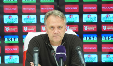 Kayserispor Kasımpaşa’ya 2-0 Mağlup: Erling Moe’den ‘Korkak’ Oyun Eleştirisi ve Taraftar Teşekkürü