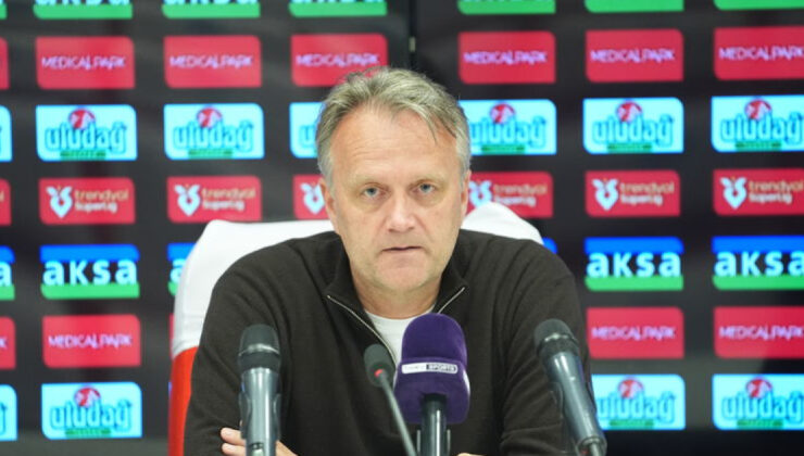 Kayserispor Kasımpaşa’ya 2-0 Mağlup: Erling Moe’den ‘Korkak’ Oyun Eleştirisi ve Taraftar Teşekkürü