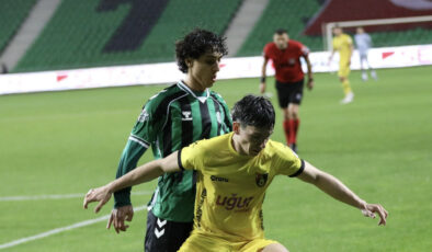 Sakaryaspor ile İstanbulspor Arasındaki Çekişmeli Maç 2-2 Berabere Bitti: Melih Bostan’dan Kırmızı Kart