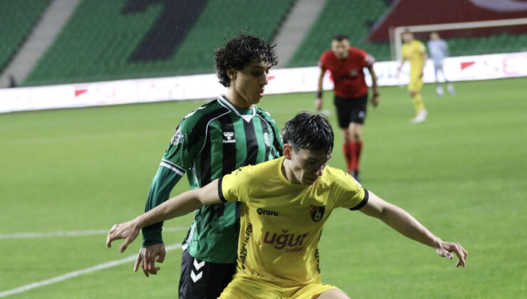 Sakaryaspor ile İstanbulspor Arasındaki Çekişmeli Maç 2-2 Berabere Bitti: Melih Bostan’dan Kırmızı Kart