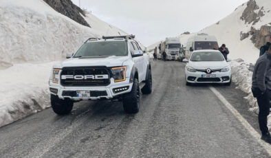 Hakkari-Şırnak Kara Yolu Çığ Nedeniyle Kapandı: Karayolları Ekipleri Çalışmalara Başladı