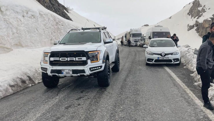 Hakkari-Şırnak Kara Yolu Çığ Nedeniyle Kapandı: Karayolları Ekipleri Çalışmalara Başladı