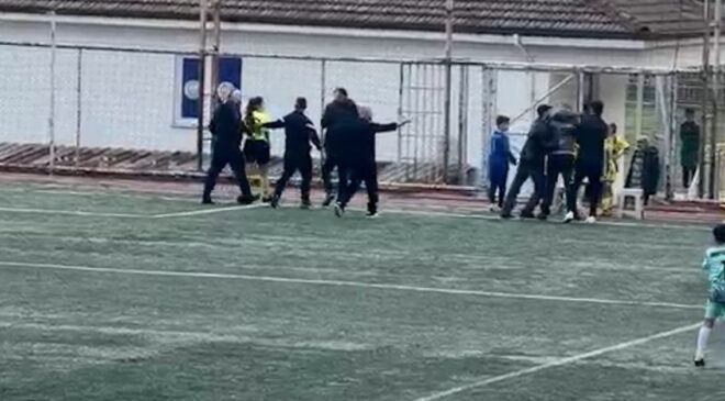 Kocaeli’de U11 Maçı Sonrası Hakeme Saldırı Girişimi: Olay Anı Kamerada!