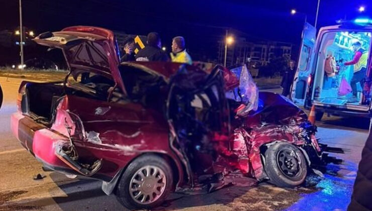 Silifke’de Feci Kaza: Otomobil Demir Yığınına Döndü, Sürücü Hayatını Kaybetti