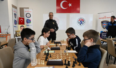 Kastamonu’da ‘Hayata Renk Verelim’ Projesi Kapsamında Polis Haftası Satranç Turnuvası Düzenlendi