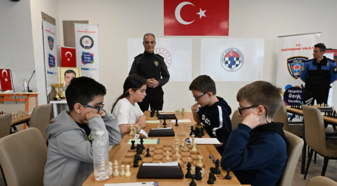 Kastamonu’da ‘Hayata Renk Verelim’ Projesi Kapsamında Polis Haftası Satranç Turnuvası Düzenlendi