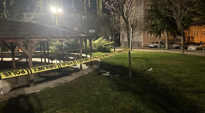 Kütahya’da Bıçaklı Kavga: Parkta Lamba Tartışması Kanlı Bitti, 3 Yaralı