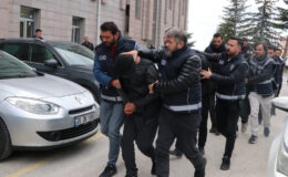 Yozgat’ta Göçmen Kaçakçılığı Operasyonu: Otobüs Bagajında 53 Düzensiz Göçmen Yakalandı, 6 Şüpheli Tutuklandı