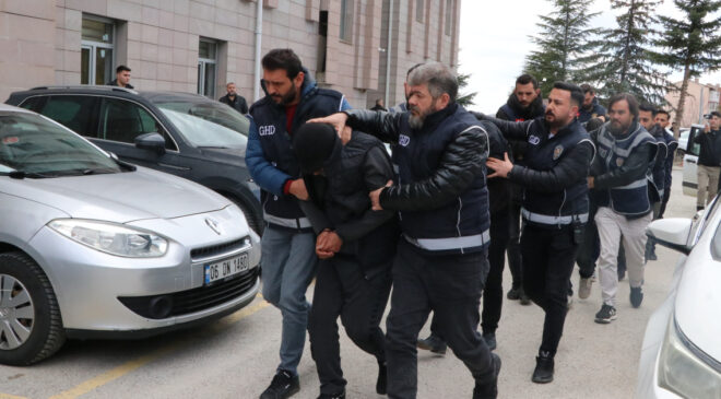 Yozgat’ta Göçmen Kaçakçılığı Operasyonu: Otobüs Bagajında 53 Düzensiz Göçmen Yakalandı, 6 Şüpheli Tutuklandı