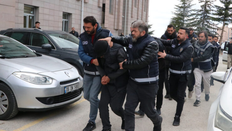 Yozgat’ta Göçmen Kaçakçılığı Operasyonu: Otobüs Bagajında 53 Düzensiz Göçmen Yakalandı, 6 Şüpheli Tutuklandı