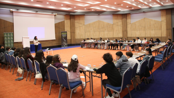 Doğa Koleji 8. Yaratıcı Yazarlık Festivali’nde Öğrenciler Edebiyatın Önemli İsimleriyle Buluştu