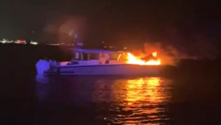 Kadıköy’de Teknede Yangın: 4 Kişi Kurtarıldı, Tarihi Kilise Kütüphane Oluyor