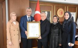 Bakan Bolat’tan Anlamlı Ödül: Pakistanlı Müşterilere Jest Yapan Esnafa ‘Ahi Esnaf Beratı’
