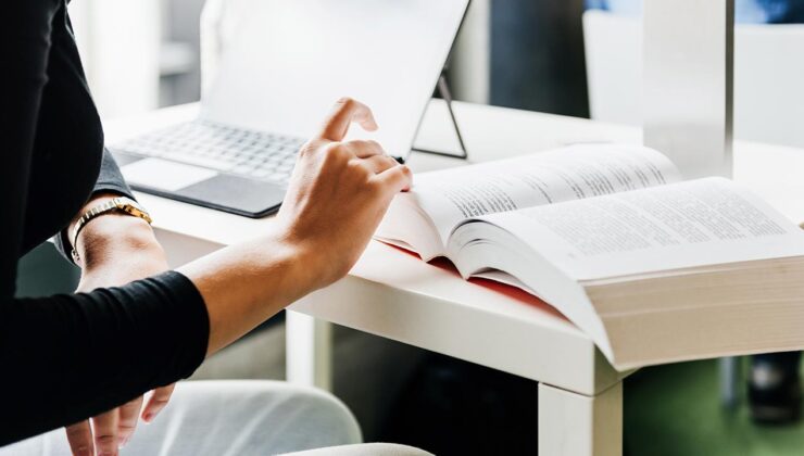 MEB’den Valiliklere Talimat: İzinsiz Eğitim Veren Okullardaki Türk Öğrenciler İncelemeye Alınıyor