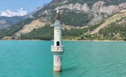 Alaköprü Barajı Doldu: Tarihi Akine Mahallesi Sular Altında Kaldı, Cami Şerefesine Yaklaşan Su Seviyesi Havadan Görüntülendi