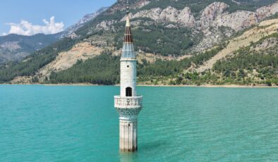 Alaköprü Barajı Doldu: Tarihi Akine Mahallesi Sular Altında Kaldı, Cami Şerefesine Yaklaşan Su Seviyesi Havadan Görüntülendi