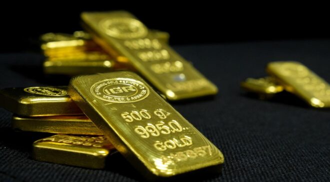 Altın Fiyatları Güne Düşüşle Başladı: Gram Altın 6.902 TL’de, Gözler Jeopolitik Riskler ve Müzakerelerde