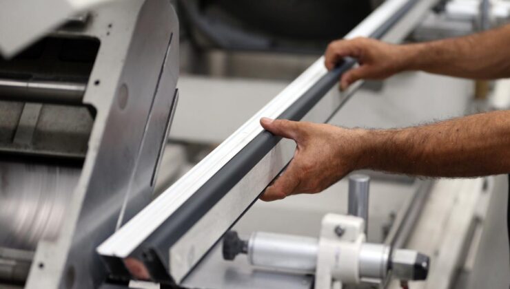 Alüminyum Fiyatları Savaşın Gölgesinde Rekor Kırıyor: Arz Endişeleri ve Enflasyon Tehdidi