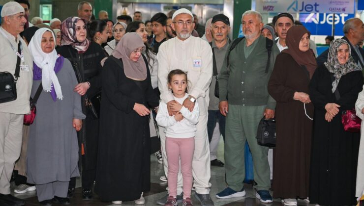 Ankara’dan İlk Hac Kafilesi Dualarla Uğurlandı: 6500 Hacı Adayı Kutsal Topraklara Hareket Etti