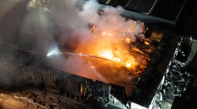 Ankara’da İlaç Fabrikasında Yangın: Alevler Yükseldi, İtfaiye Ekipleri Müdahale Ediyor