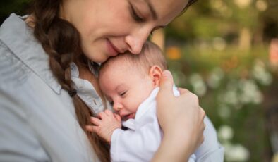 Doğum İzni Uzuyor, Sosyal Medya Düzenlemeleri Geliyor: Yeni Sosyal Hizmetler Kanunu Meclis’te
