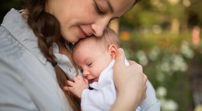 Doğum İzni Uzuyor, Sosyal Medya Düzenlemeleri Geliyor: Yeni Sosyal Hizmetler Kanunu Meclis’te