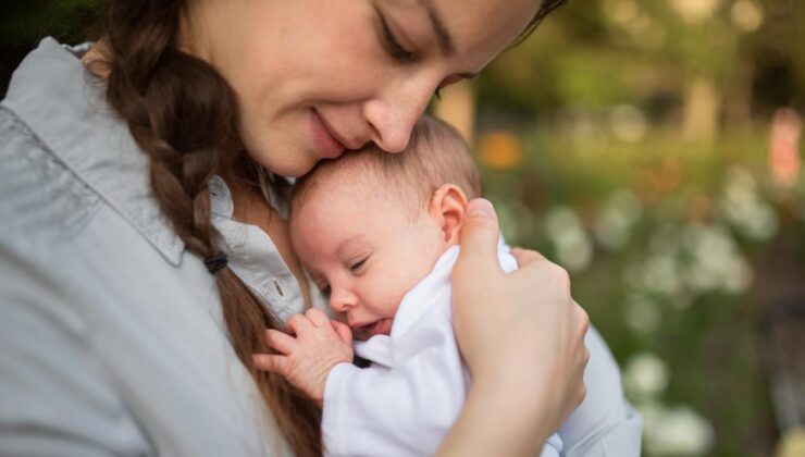 Doğum İzni Uzuyor, Sosyal Medya Düzenlemeleri Geliyor: Yeni Sosyal Hizmetler Kanunu Meclis’te