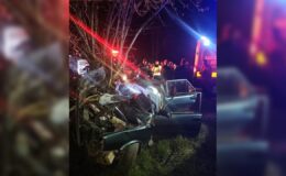 Antalya’da Feci Kaza: Ağaca Çarpan Otomobilde 2 Ölü, 2 Yaralı