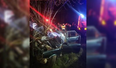 Antalya’da Feci Kaza: Ağaca Çarpan Otomobilde 2 Ölü, 2 Yaralı