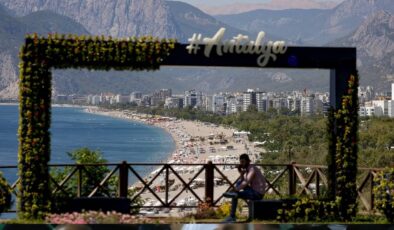 Antalya Turizminde Bahar Sevinci: Yabancı Turist Sayısı Artıyor, Hedef 17 Milyon