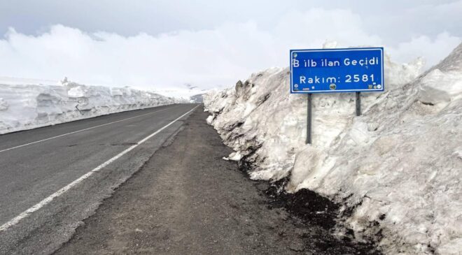 Ardahan’da Kar ve Tipi Ulaşımı Felç Etti: Yollar Kapandı, Sürücülere Uyarı