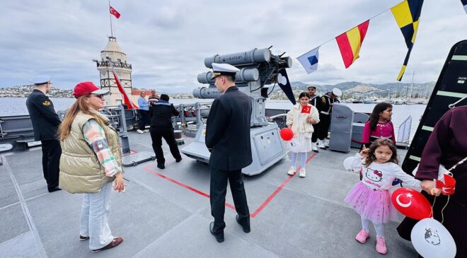 Mavi Vatan’ın Kahramanları Halkla Buluştu: 23 Nisan’da Askeri Gemiler Ziyarete Açıldı