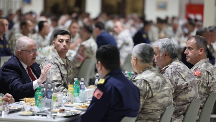 Milli Savunma Bakanı Yaşar Güler’den Katar’daki Türk Birliği’ne Ziyaret: Mehmetçik ile Akşam Yemeğinde Bir Araya Geldi