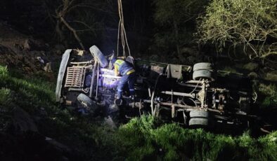 Balıkesir’de Kamyonet Şarampole Devrildi: 1 Ölü, 1 Yaralı