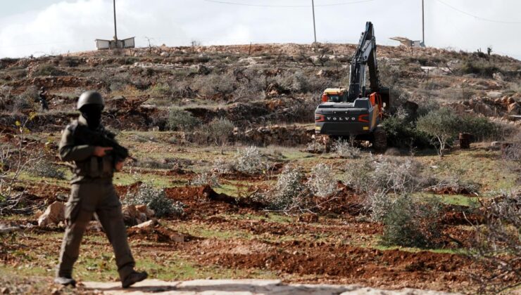 İsrailli Yerleşimcilerden Filistinlilere Saldırı: 400 Zeytin Ağacı Kesildi