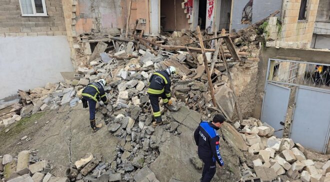 Gaziantep’te Sağanak Sonrası Müstakil Ev Çöktü: Enkaz Altında Kimse Yok, Komşu Evde Mahsur Kalanlar Kurtarıldı