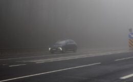 Bolu Dağı’nda Sis ve Sağanak Etkisi: Görüş Mesafesi 30 Metreye Düştü, Sürücüler Dikkat!