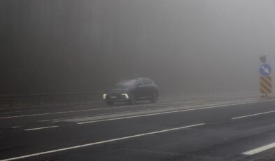 Bolu Dağı’nda Sis ve Sağanak Etkisi: Görüş Mesafesi 30 Metreye Düştü, Sürücüler Dikkat!