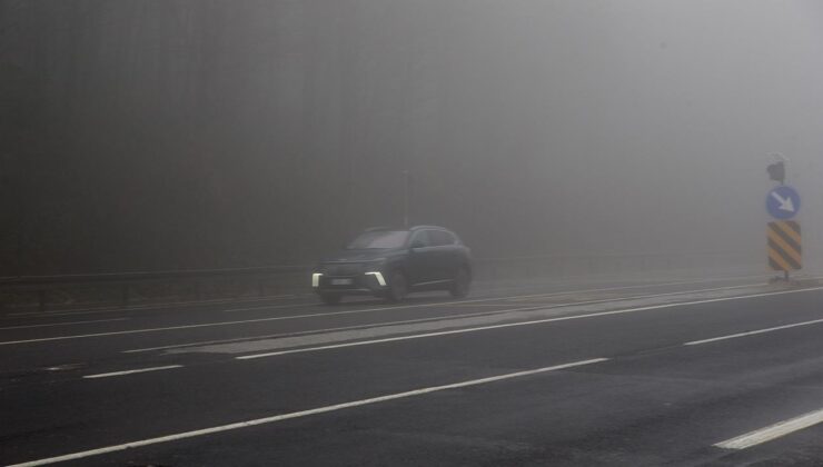 Bolu Dağı’nda Sis ve Sağanak Etkisi: Görüş Mesafesi 30 Metreye Düştü, Sürücüler Dikkat!