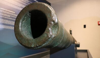 Tarihi Gemi Topu ve Gülleler İzmir’de Sergileniyor: Hollanda ve Türkiye Arasındaki Dostluğun Sembolü