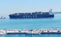 Çanakkale Boğazı’nda Gemi Arızası: MED BEYKOZ Konteyner Gemisi Kurtarıldı, Boğaz Transit Geçişlere Açıldı