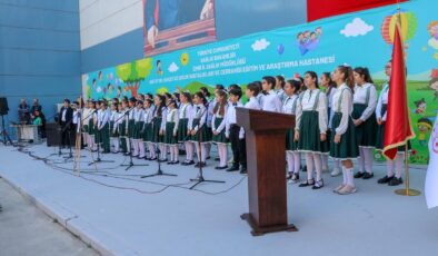 İzmir’de Hastanede Tedavi Gören Çocuklara 23 Nisan Coşkusu: TRT İzmir Radyosu Konseri ve Sürpriz Hediyeler