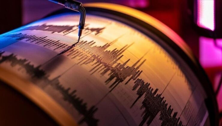 Endonezya’yı Sarsan 7.4 Büyüklüğündeki Deprem: Tsunami Uyarısı ve Hasar Raporları