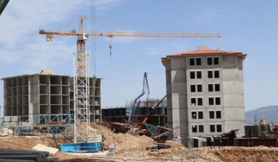 Deprem Konutları İhalesi Dolandırıcılığı: 15 Sanığa Hapis ve Milyonlarca Liralık Ceza