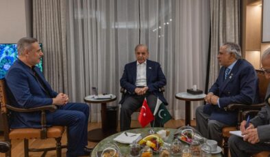 Dışişleri Bakanı Fidan, Pakistan Başbakanı Şerif ile Görüştü: İkili İlişkiler ve Bölgesel İşbirliği Ele Alındı