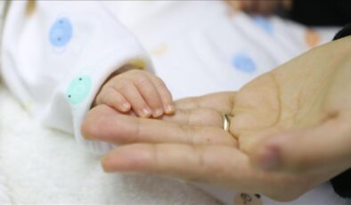 Doğum İzni 24 Haftaya Çıkıyor: AK Parti’den Müjde, Muhalefetin Engellemeleri Vurgusu